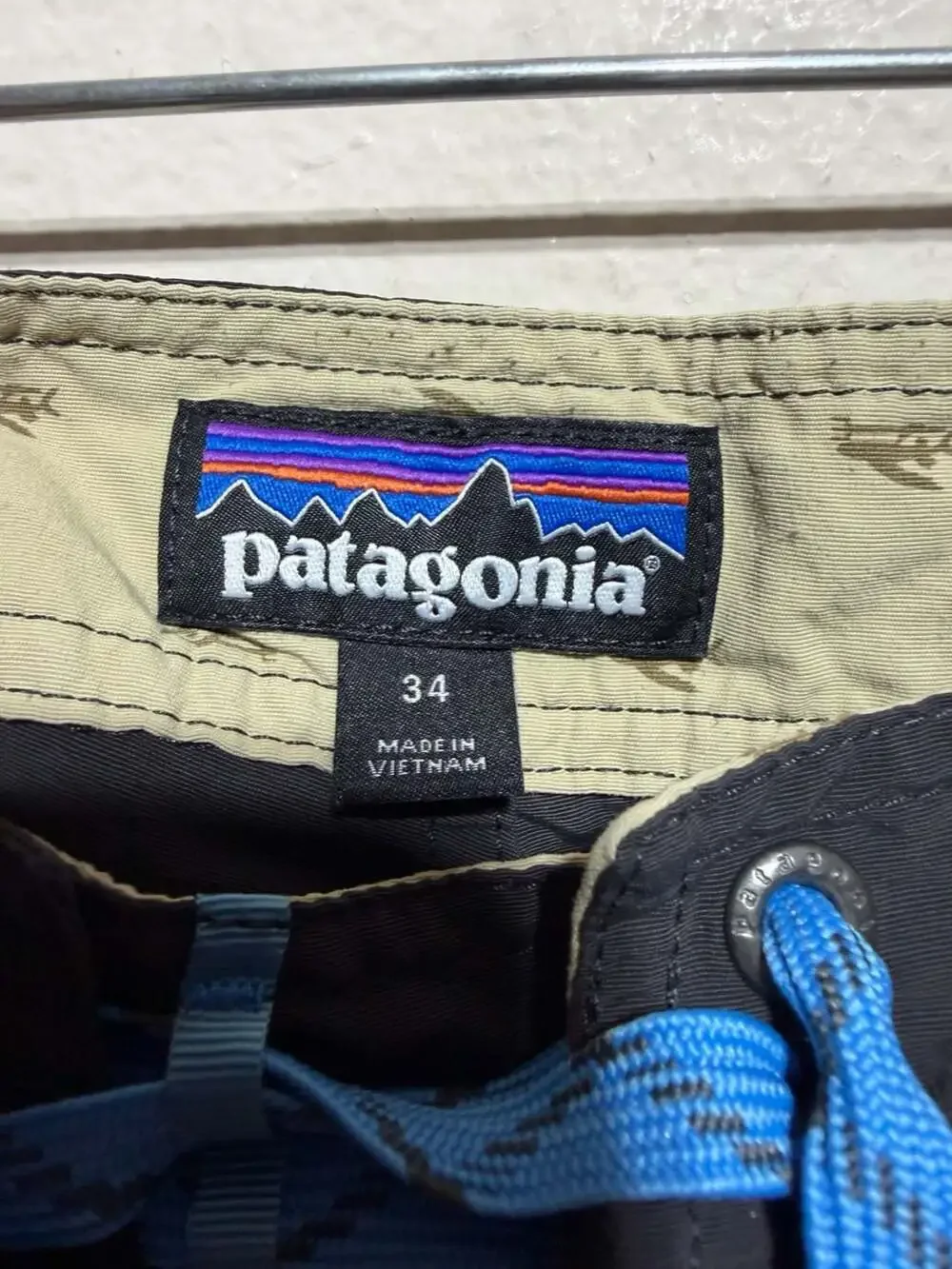 Patagonia Men's Wavefarer Boardshorts in Black Size 34
